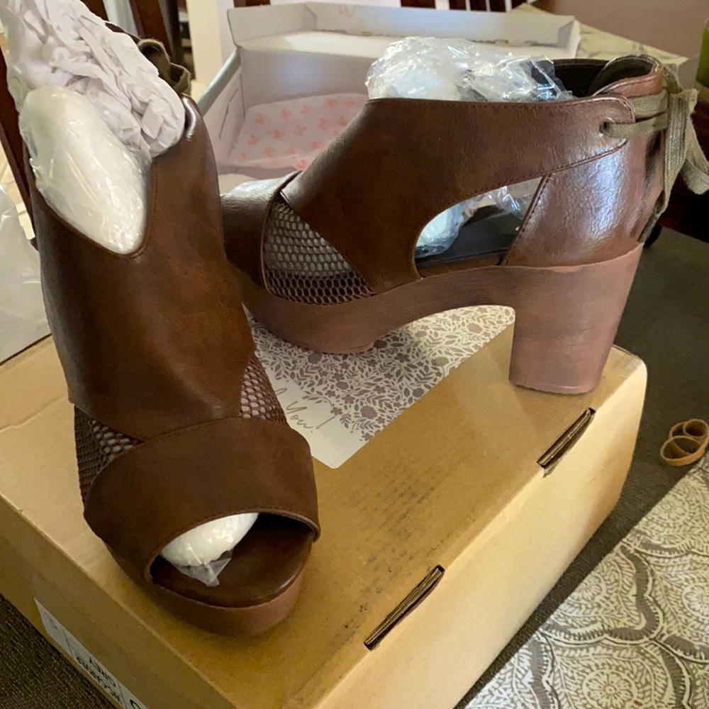 Wedge sandals